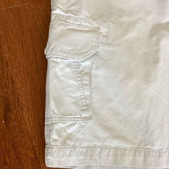 IZOD 40 Cargo Unisex Shorts - Picture 3 of 9